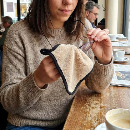 BLXCKCLEAN™ Wipe | Des écrans et lunettes nets, en un seul geste